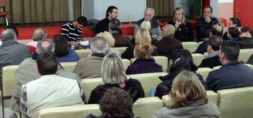 Imagen de la asamblea celebrada ayer en el local de Els Pins. / Foto: JFG