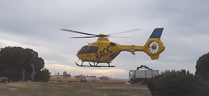 Momento en el que helicóptero despega con el herido / Foto: Protección Civil