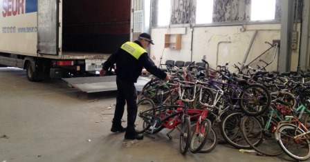 Un camió de la Fundació SEUR va recollir les bicicletes