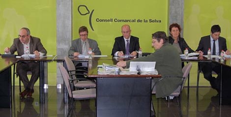Imatge de la reunió en la seu del Consell Comarcal de la Selva