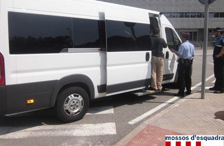 Inspecció d'un vehicle a l'Aeroport de Girona