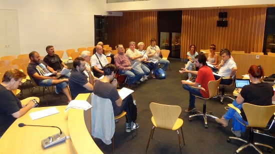 Los debates se realizan en la sala de plenos del Ayuntamiento los viernes a partir de las 20 horas / Foto: JFG