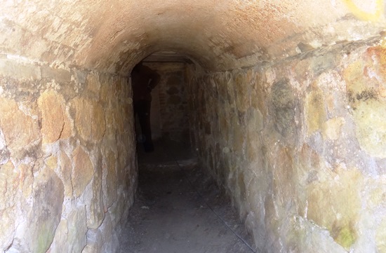 Túnel d'accès a un dels búnquers / JFG