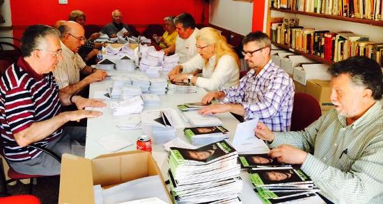 Foto publicada ayer en el Twitter de ICV-EUiA de Blanes, que muestra los preparativos de la campaña