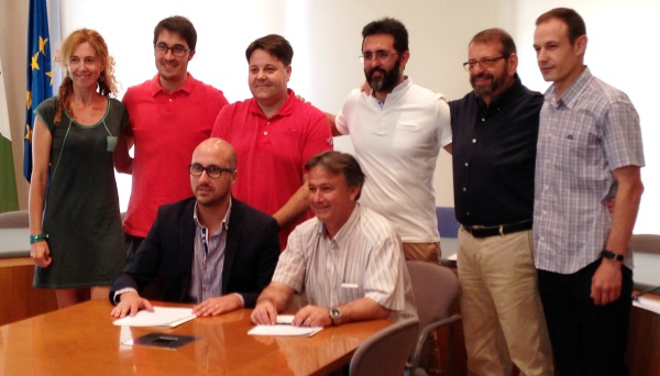 Jaume Dulsat i Antonio Lorente, assegurts, amb la resta de membres de l'equip de govern de Lloret