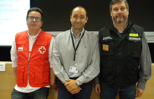 D'esquerra a dreta Jordi Martori (coordinador provincial de Creu Roja), Jordi Ruiz (coordinador GIPCE) i Jordi Frau (cap de l’equip del Servei d’Emergències Psicològiques de Dipsalut)