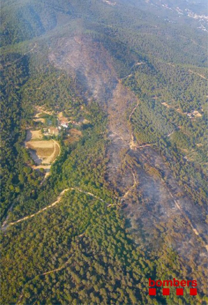 Imatge del perímetre del l'incendi, queha està controlat / Bmbers de la Generalitat