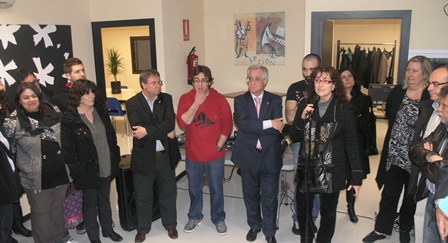Montserrat Pasquina, regidora Benestar i Família, Salut, Emancipació Juvenil, Solidaritat i Cooperació, parla als assitents durant la inauguració de l'espai Morralla