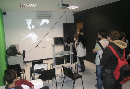 Sala amb equipament audiovisual