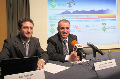 Guy Szpiniak, portaveu de DelfyNet, i l'alcalde Josep Monreal