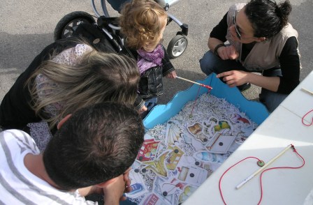 S'han desenvolupat diversos tallers i jocs per sensibilitzar els mens sobre la importància del reciclatge