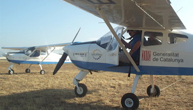 Los ultraligeros que vigilaban la costa desde el aire, en el aeropuerto de Sabadell en julio de 2004 / Foto: Blanesaldia.com