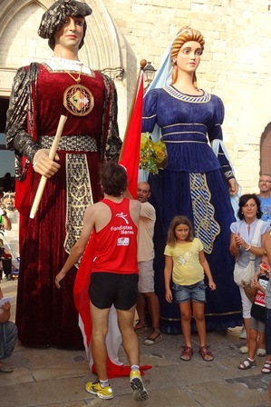 Obligatori tocar la bandera de Blanes a l'arribada