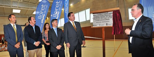 Les autoritats, durant l'acte d'inauguració del pavelló