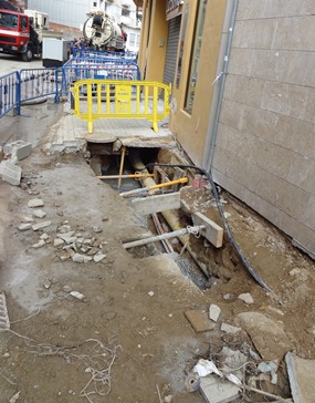 Las obras llegan hasta la finca colidante con los bloques de los números 52 y 54 de la Rambla Joaquim Ruyra
