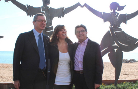 Alberto Ruíz Gallardón, Alícia Sánchez-Camacho i Entic Millo, davant del monument a la Sardana