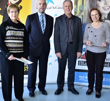 Isabel Canaleta (Associació Contra el Càncer de Blanes), Xavier Ponsatí, Lluís Pascual i Antònia Escalé (Associació Catalana de Parkinson de Blanes) comerciants, càncer, parkinson, La Caixa