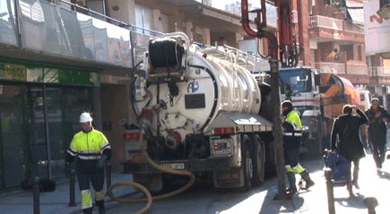 Treballs de reparació de la riera al seu pas per la rambla Joaquim Ruyra