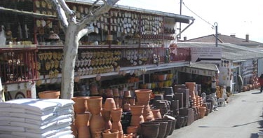 Comerç dedicat a la venda de ceràmica a Breda