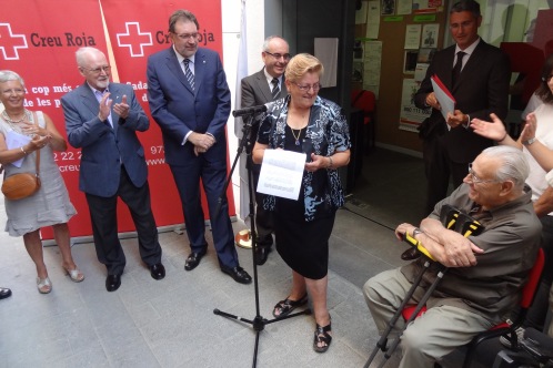 De kizquierda a derecha, los representantes provinciales de Creu Roja, Josep Lluís cleries, Josep Marigó, María Luisa Bertolín y sentado, Josep Rocafort