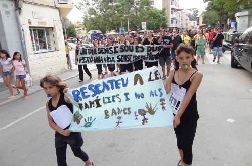 Capçalera de la manifestació que s'ha fet avui a Pineda de Mar