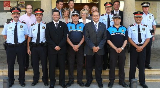 Foto de família del conseller amb lles autoritats pinedenques