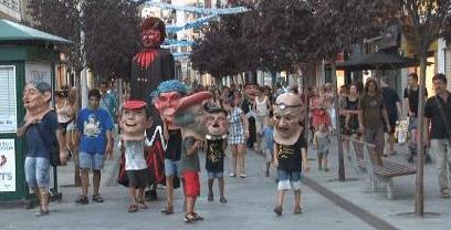 La Colla Gegantera, al carrer Raval