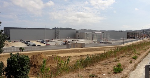 Imagen de la fábrica, vista desde la N-II