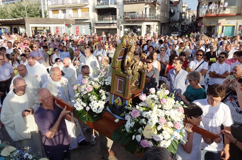 Arribada de la Verge del Vilar al passeig de mar de Blanes