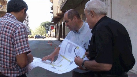 Tècnics d'Aigues de Blanes planificant els treballs