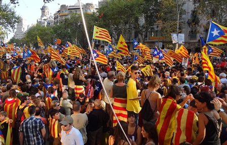 La manifestació, a l'alçada del Passeig de Gràcia. La gran quantitat de gent va fer impossible arribar al centre del passeig