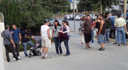 Unas 30 personas han prestado apoyo solidario a la ocupación / Foto: Blanesaldia.com