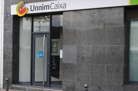 Sucursal de Unnim en el Passeig cortils i Vieta de Blanes / Foto: Jordi Cañellas