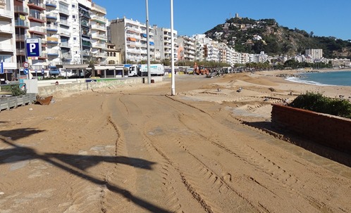 Zona de vianants entre Sa Palomera y el passeig marítim coberta de sorra / Foto: JFG - Blanesaldia