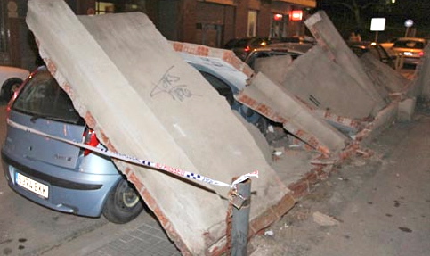 Possiblement el mur tenia una esquerda