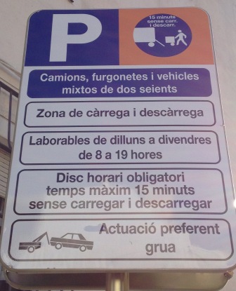 Senyal informativa sobre l'us de les places de càrrega i desàrrega