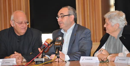 D'esquerra a dreta, Alfred Catalan, l'alcalde de Blanes Josep Marigó i Maria Dolors, presidenta d'Aspronis Oms,