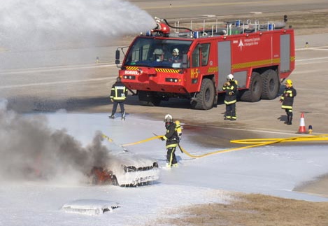 Intervenció dels bombers de l'aeroport