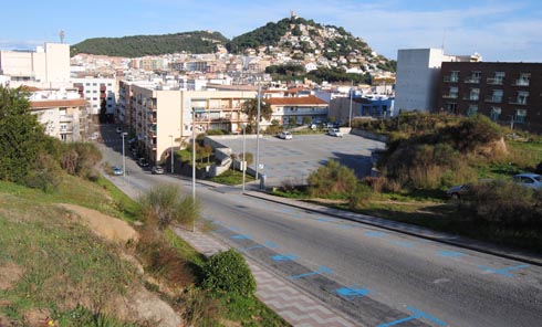 La cale Tarragona el párking colindante estaban vacíos / Foto: Jordi Cañellas